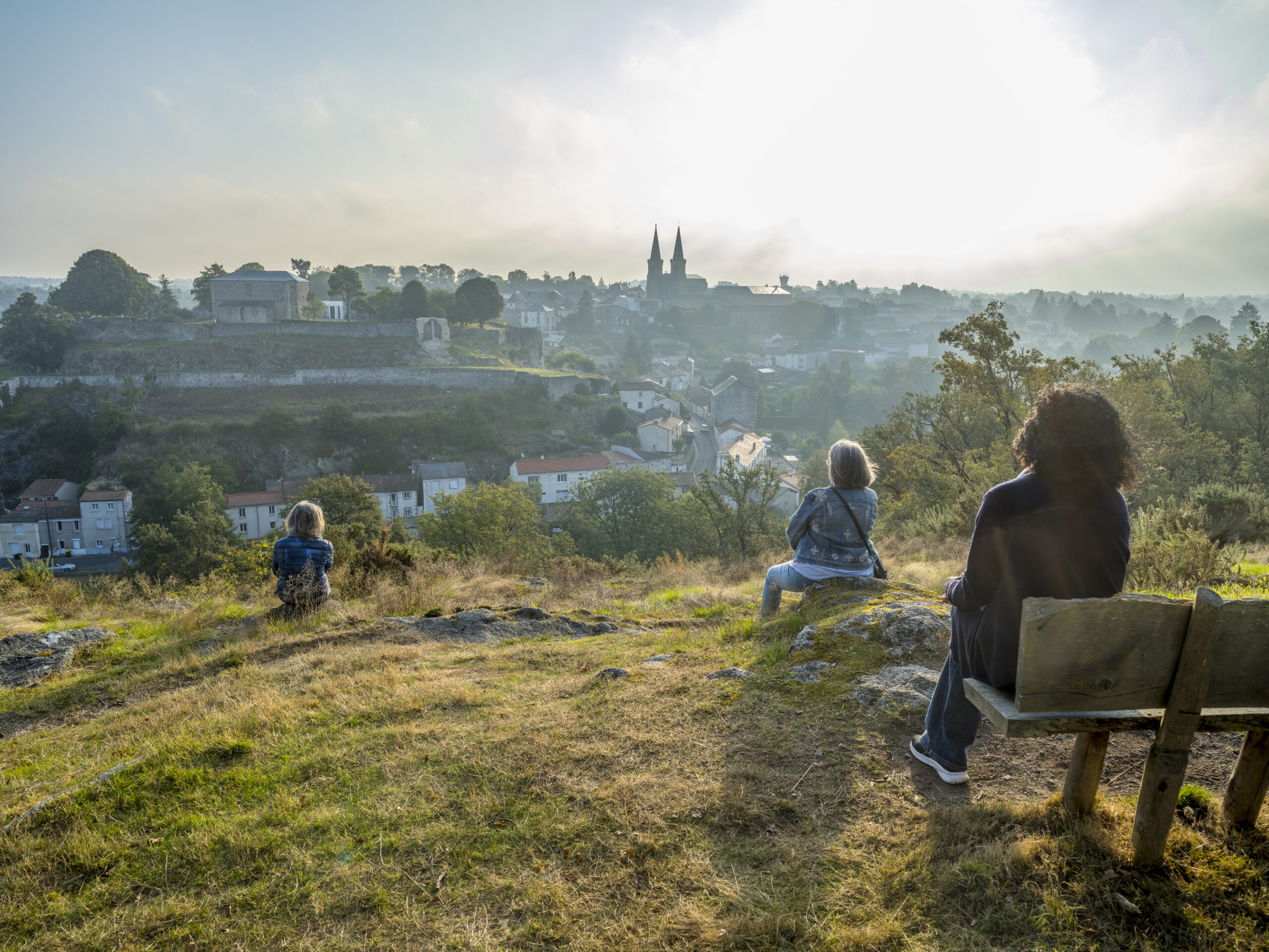 D-Darrault-Petites-Cites-de-Caractere-Vue depuis le Mont Gaillard