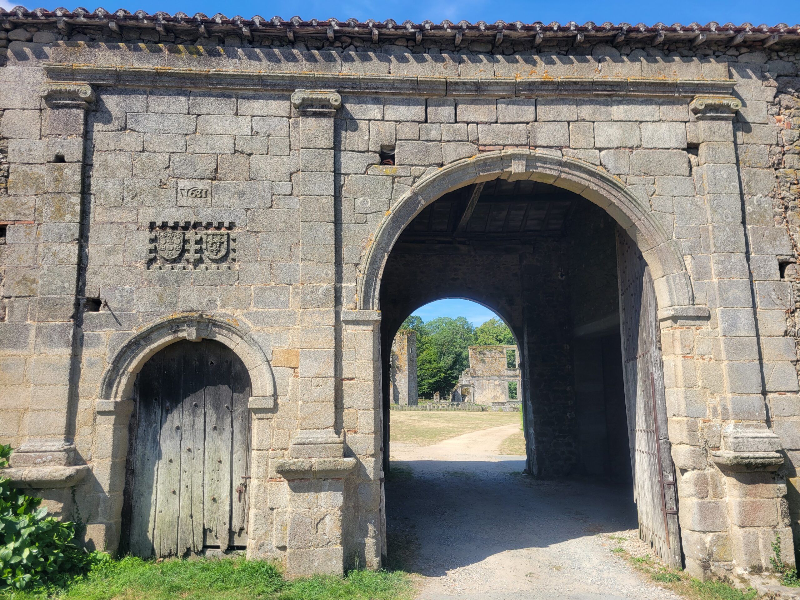 Porche d’entrée du site de la Durbelière, 2024 © Mairie de Mauléon